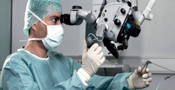 AAPFA: le CHU de Tlemcen se dote d'un microscope de haute définition en neurochirurgie