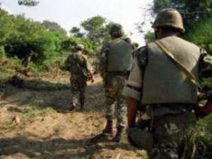 وزارة الدفاع : اكتشاف مخبأ يحتوي على مسدسين رشاشين ومخزنين من مختلف العيارات قرب منطقة رقان بأدرار