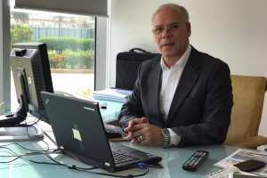 الأحلام البسيطة والجميلة يحاصرها المستحيل في بلدي