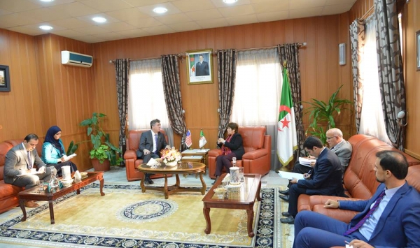 بن غبريت تتباحث مع السفير الأمريكي سبل ترقية تعليم الإنجليزية في النظام التعليمي الجزائري