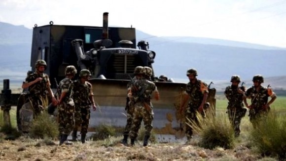 Destruction d'une casemate et arrestation de 3 dangereux éléments de soutien aux groupes terroristes à Batna (MDN)