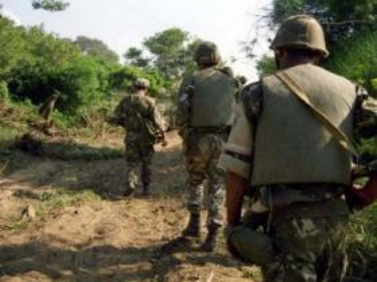 وزارة الدفاع : اكتشاف مخبأ يحتوي على مسدسين رشاشين ومخزنين من مختلف العيارات قرب منطقة رقان بأدرار