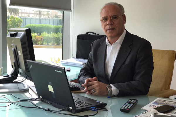 الأحلام البسيطة والجميلة يحاصرها المستحيل في بلدي