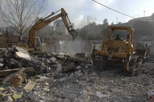 هدم 18 مسكنا فوضويا شُيّد فوق قلعة رومانية بالشلف