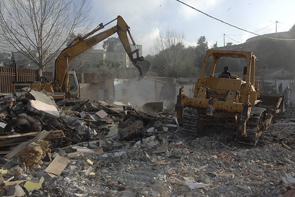 هدم 18 مسكنا فوضويا شُيّد فوق قلعة رومانية بالشلف
