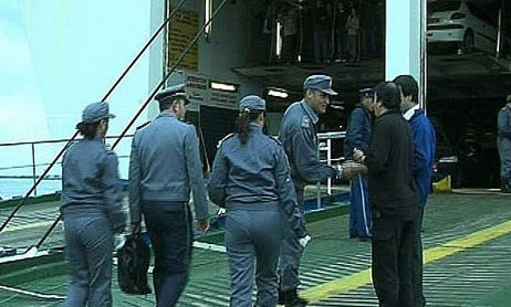 توقيف امرأة حاولت تهريب زوجها في صندوق سيارتها بسكيكدة