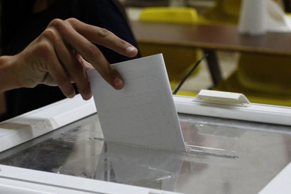 ثلاثة من فرسان الصحافة المكتوبة يخوضون غمار المحليات بالوادي