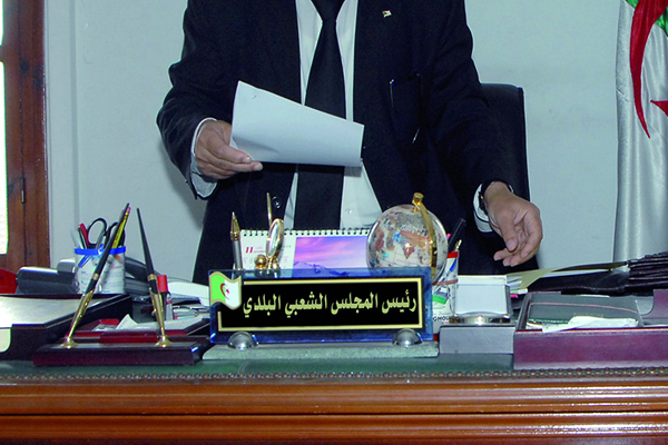 مجالس بلدية تنهي عهدتها بديون وحظائر أشبه بمقابر في المسيلة