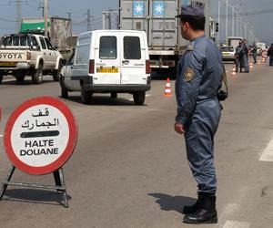 سيارة رباعية الدفع تخترق حاجزا للجمارك وحجز 2500 قارورة خمر بخنشلة