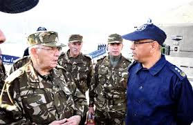 Oran : Gaïd Salah inspecte des projets de développement et de modernisation de la base navale principale Mers El-Kébir