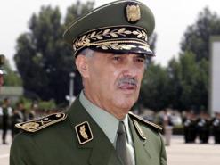 اللواء بوسطيلة يستنفر وحداته بالحدود الجنوبية                                    المستجدات الأخيرة عجلت بتنصيب العقيد بلوريسي قائدا جهويا بتمنراست