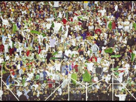 Carton jaune aux supporters algériens                                    Après Algérie-Libye