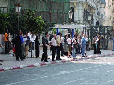 Les travailleurs de l'Etusa durcissent le ton                                    Bus et tramway à l'arrêt depuis lundi à Alger