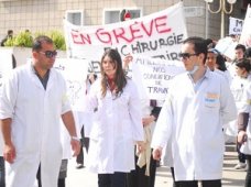 عمال الأسلاك المشتركة لقطاع الصحة يحتجون بالبليدة