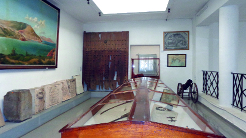 Collections variées et précieuses