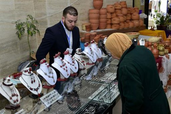 صناعة التحف الفنية بالشلف، حرفة بحاجة لشباب مستثمر