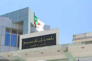 مواطنون يحتجون لإسقاط سيدة من رئاسة البلدية بجيجل