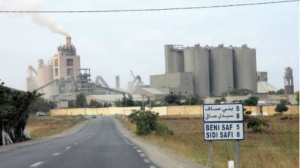 Béni Saf (Ain Témouchent)  -  Les habitants en danger !  Pollution par les poussières de la cimenterie