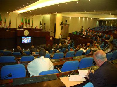 Une question d'éthique politique                                    Cas d'incompatibilité avec le mandat parlementaire