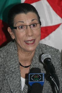 Louisa Hanoune dénonce l'emprise des hommes d'affaires                                    Parti des travailleurs