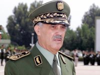 Appel à une mobilisation permanente face aux menaces                                    Le général-major Bousteila au sud du pays