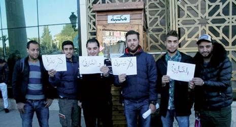 Bibliothèque de rue de la Place des martyrs à Constantine:  Malgré les agressions, le livre résiste