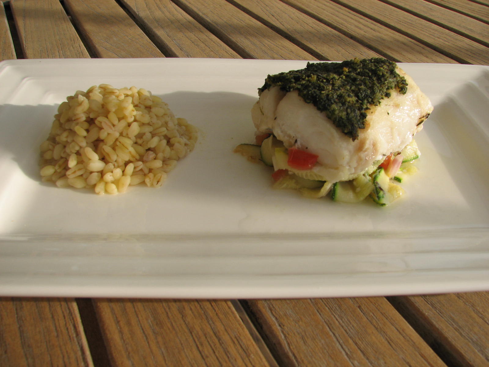 Cabillaud en croute d'herbes sur un lit de tagliatelles de courgette