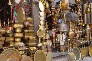 اصالة  و متعة حرفة نقش النحاس