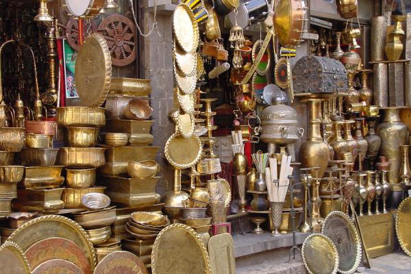 اصالة  و متعة حرفة نقش النحاس