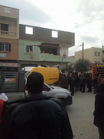 انفجار كبير يحطم بيت احد امواطنين وسط مدينة قايس اليوم