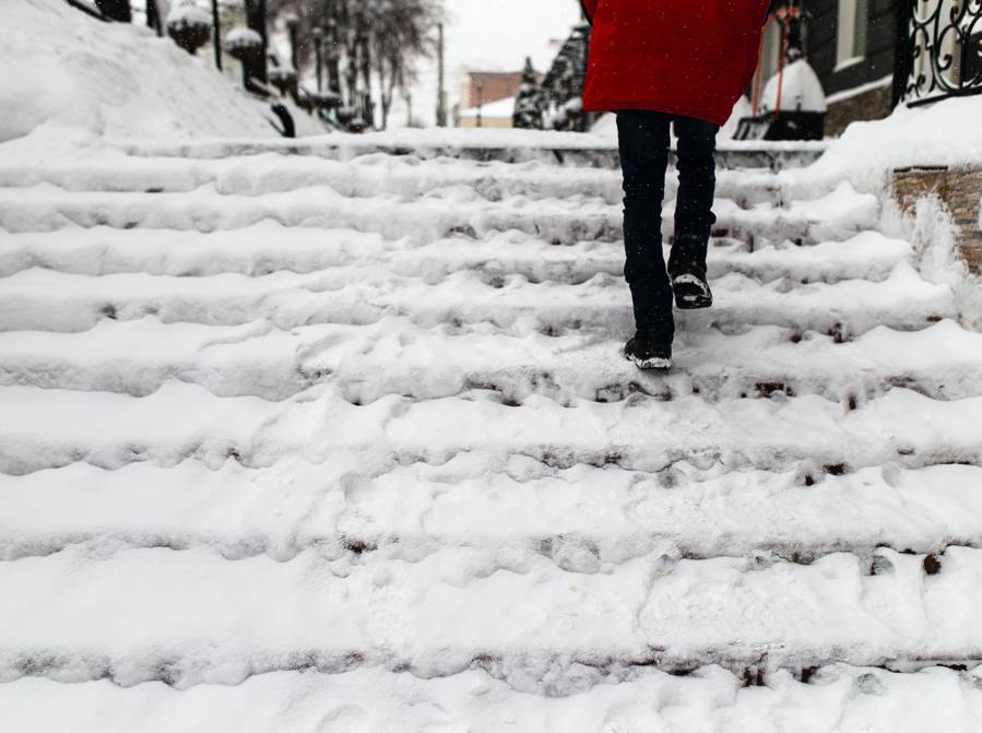 عند الانزلاق على الرصيف، هل بالإمكان مقاضاة البلدية؟