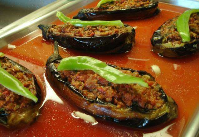 باذنجان محشي باللحمة المفروم