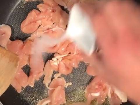 دجاج بالفطر والقشدة الطرية