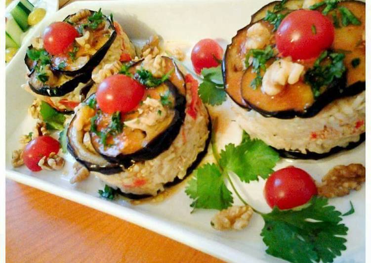 سلطة الرز بشرائح الباذنجان المقلية
