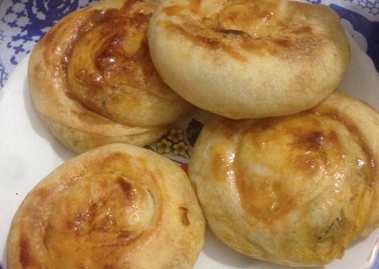 معجنات (شنايك) بعجينة مورقة سهلة التحضير