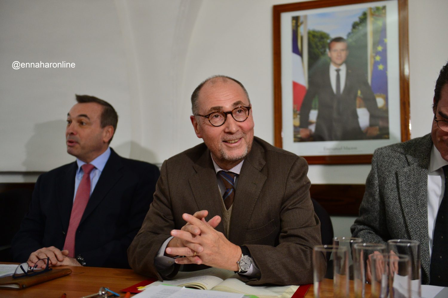 «تكوين الطلبة المتفوقين بفرنسا.. ونتطلع لفتح مدارس ثانوية وحتى جامعات في الجزائر»