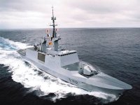 La frégate légère furtive Courbet de la marine française mouille au port d'Annaba