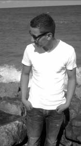 Pour que Adel révèle sa vraie identité , et qu'il redevienne Akon parce qu'il nous manque !