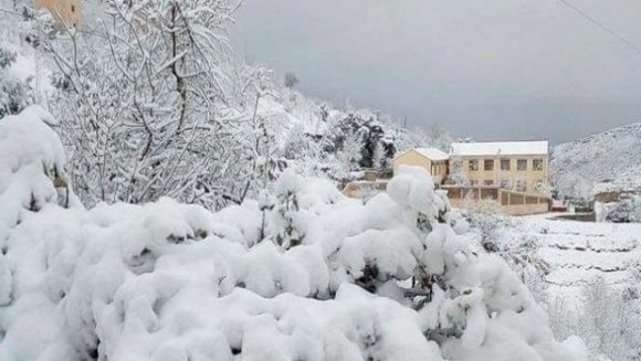 تساقط ثلوج على مرتفعات التي يتجاوز علوها 900 متر غدا الاثنين بغرب الوطن