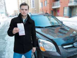 حصل على مخالفة لركنه سيارته أمام منزله لأكثر من 24 ساعة