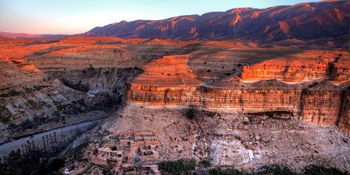 Traverser Du Canyon De Ghoufi