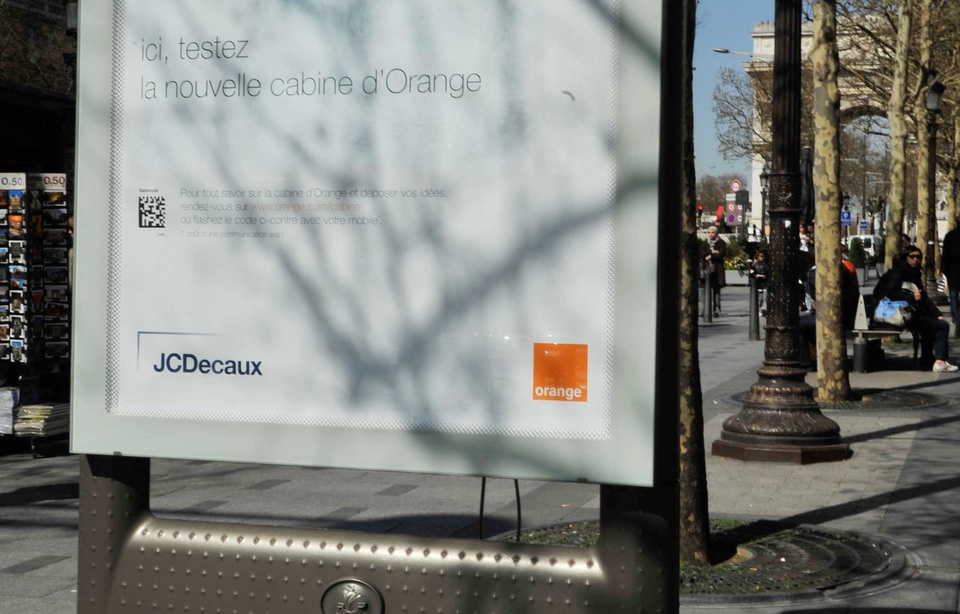 Planète - Paris: Les panneaux publicitaires bientôt remplacés par des arbres?