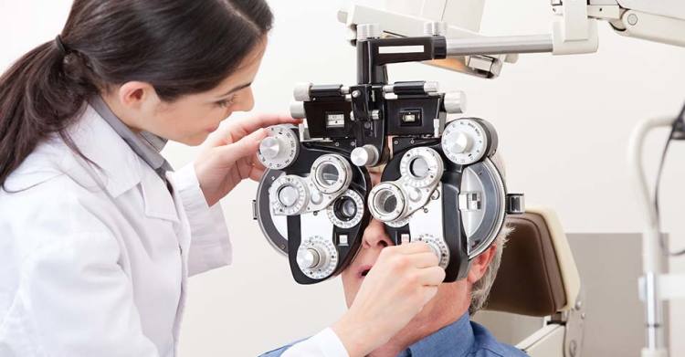 اختصاصيي فحص العيون ينسحبون من مؤسسة الضمان الصحي في كيبيك... كيف ينعكس ذلك على المواطن؟