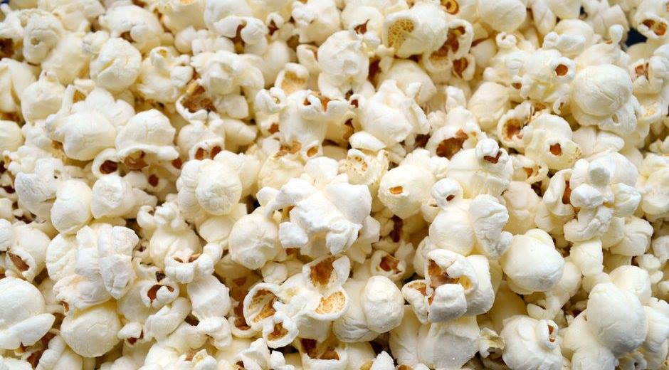 سحب حبوب ذرة لصنع البوشار من الاسواق