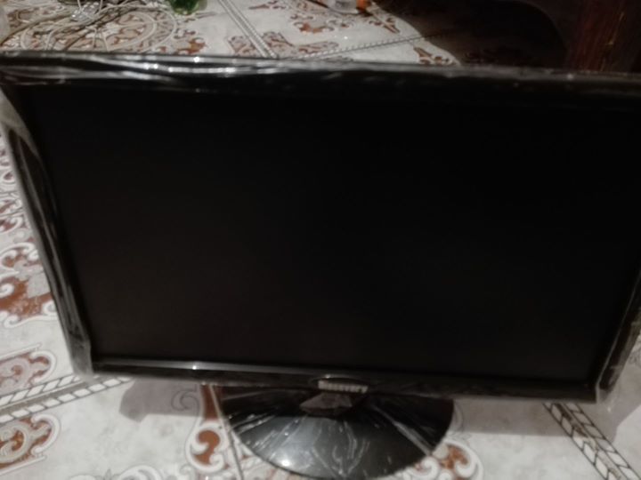 شاشة كمبيوتر 19 بوصة