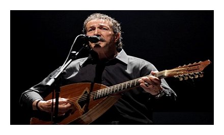 Aït Menguellet et ses poèmes chantés font un 