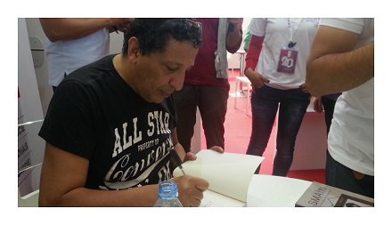 Smain présente son premier récit autobiographique lors d'une rencontre-dédicace au Sila 2015