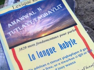 Un dictionnaire de lexique kabyle sur le marché Œuvre de Karim Chikh, animateur à Radio Soummam
