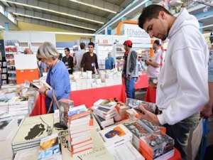 دور نشر جزائرية في صالون باريس ومعرض تونس الدولي للكتاب