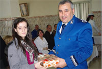 Une journaliste du Temps d'Algérie honorée par le chef de sureté de Tizi-Ouzou                                    Femmes